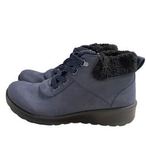 Bzees Women's Garner Machine Washable Shearling Ankle Bootie Navy Blue size 11 M